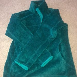 Green Patagonia women’s pull over